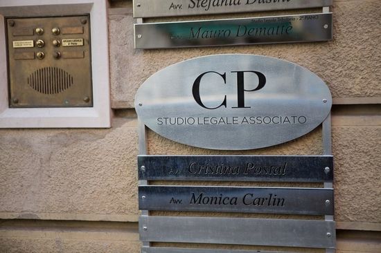 Campanello e targa di studio legale