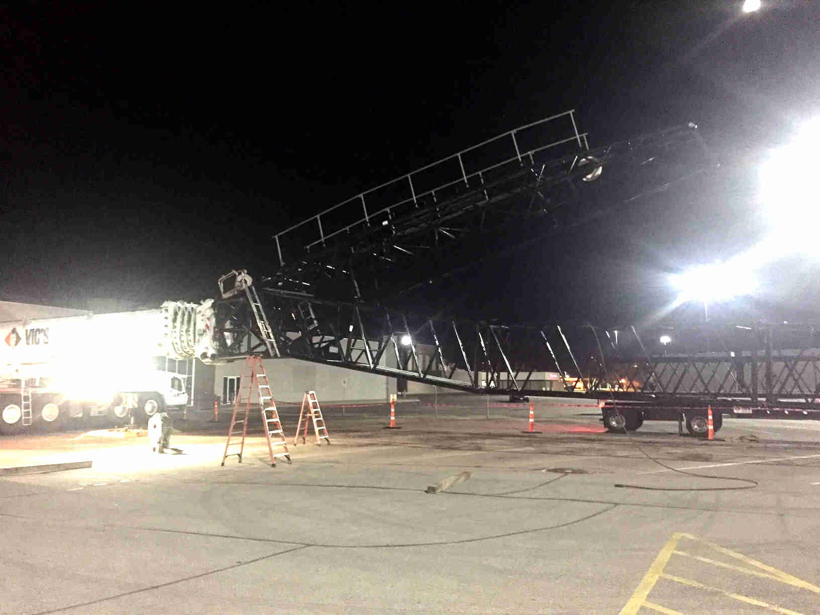 Crane - Commercial and Industrial Construction Crane Service