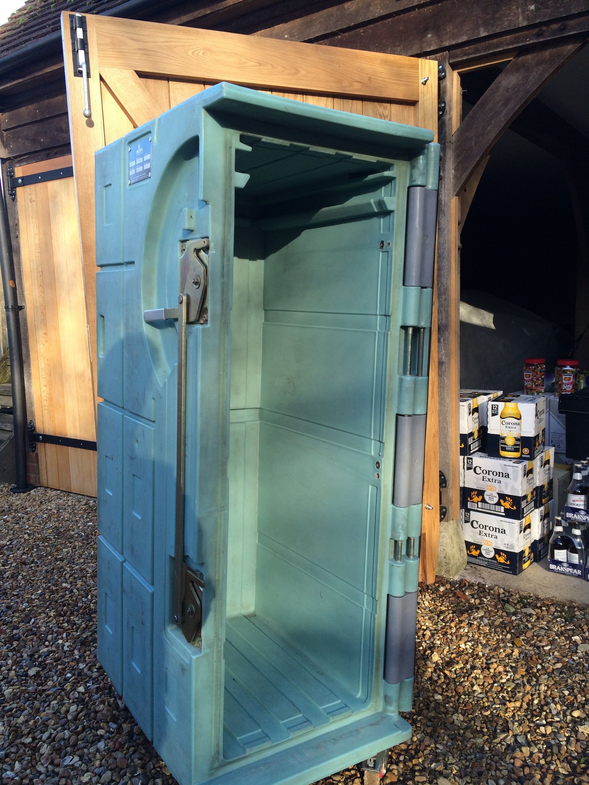 Giant ice storage cool box