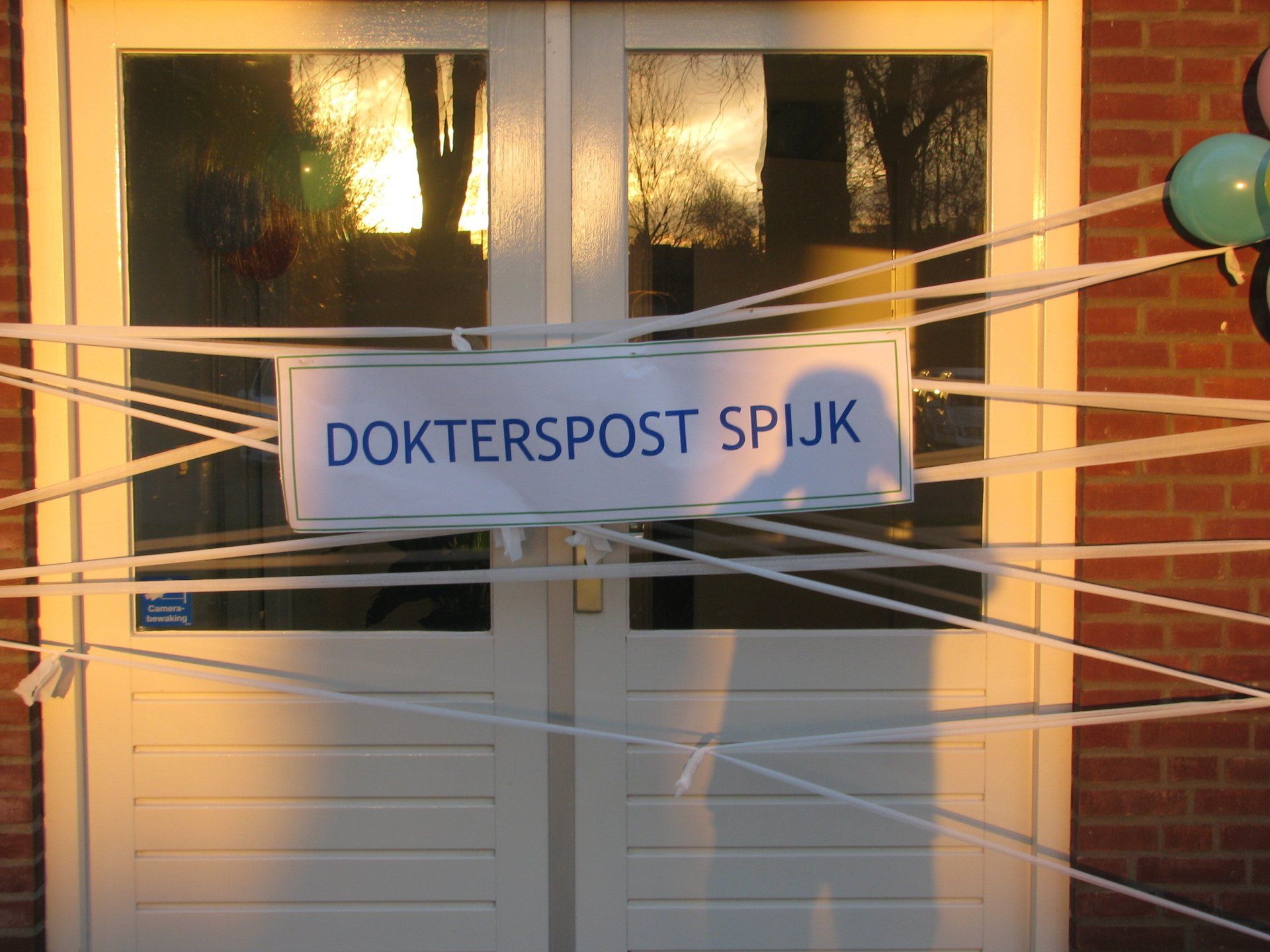 Sign on a closed door: 