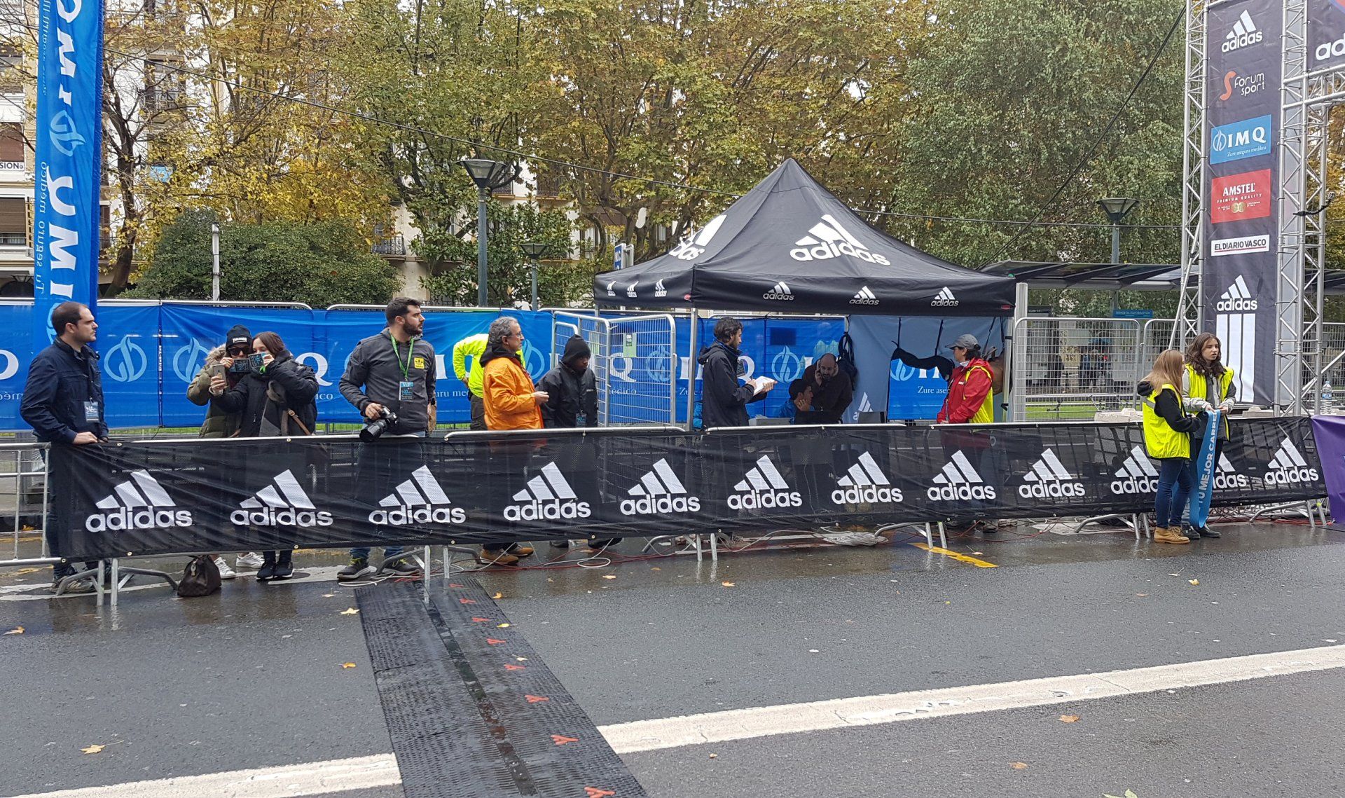 pancarta adidas