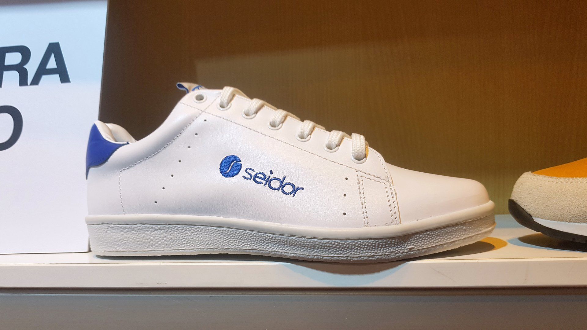 zapatillas empresa