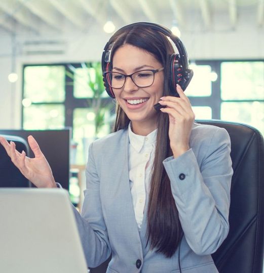 Call Screening — Beautiful Friendly Call Center Agent in Akron, OH