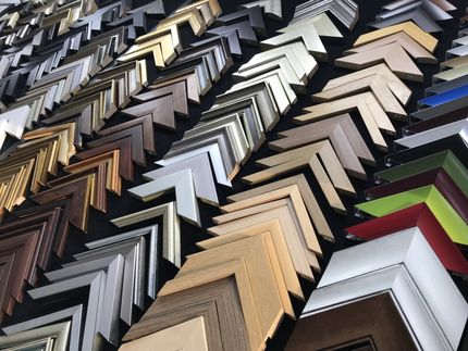 samples of a wide range of photo frame boarders