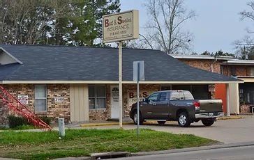 Young Couple Consulting Insurance Agent — Alexandria, LA — Best & Swains Insurance Agency Young Couple Consulting Insurance Agent — Alexandria, LA — Best & Swains Insurance Agency