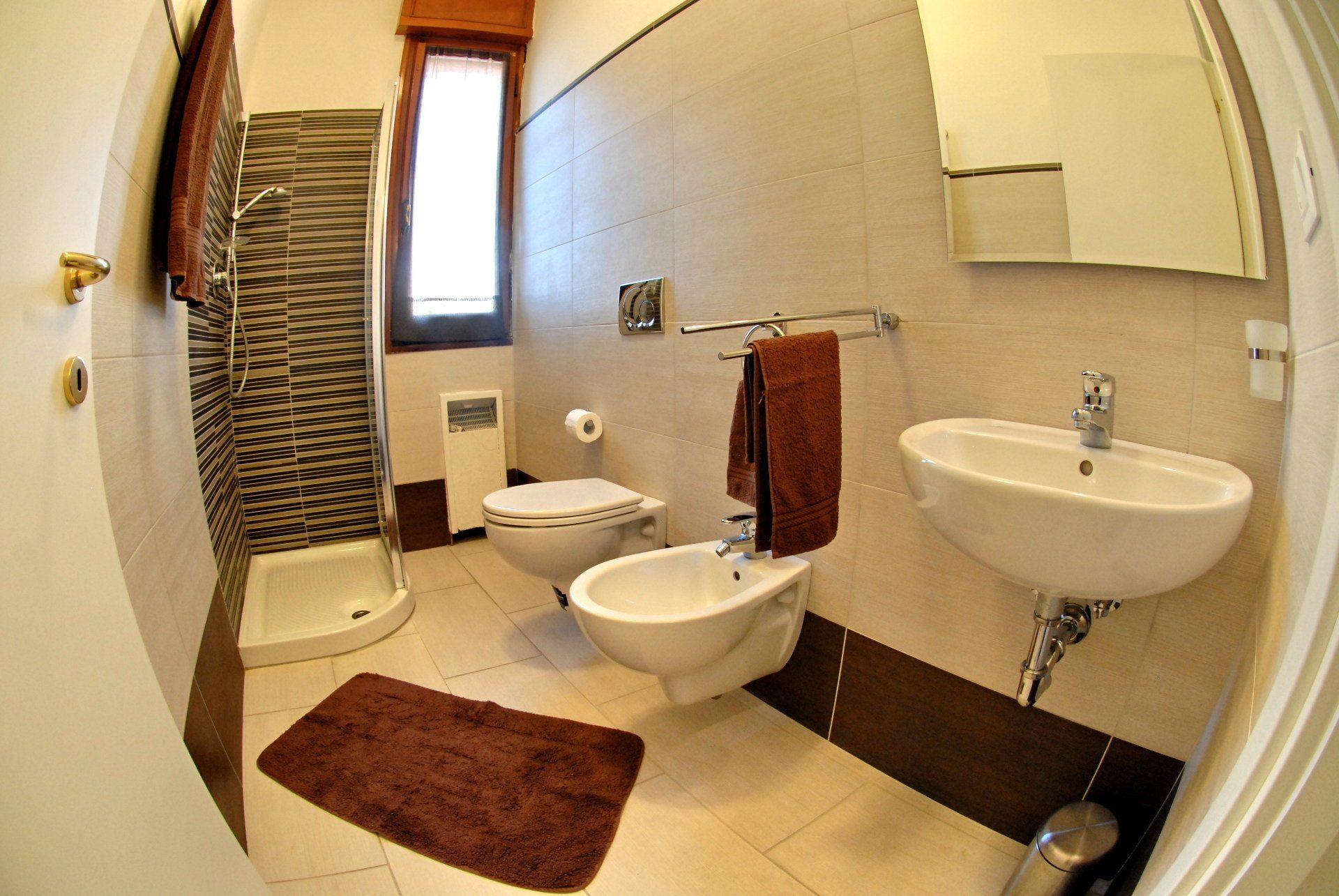 bagno rosso e bianco