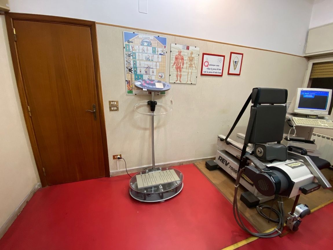 Terapia del ginocchio con elettromedicali