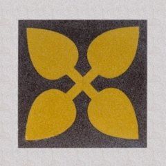 una piastrella di color grigio, bianco e giallo