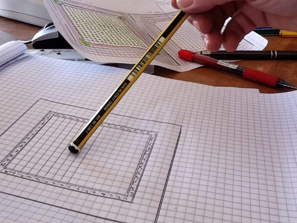 un foglio con un disegno di una piastrella