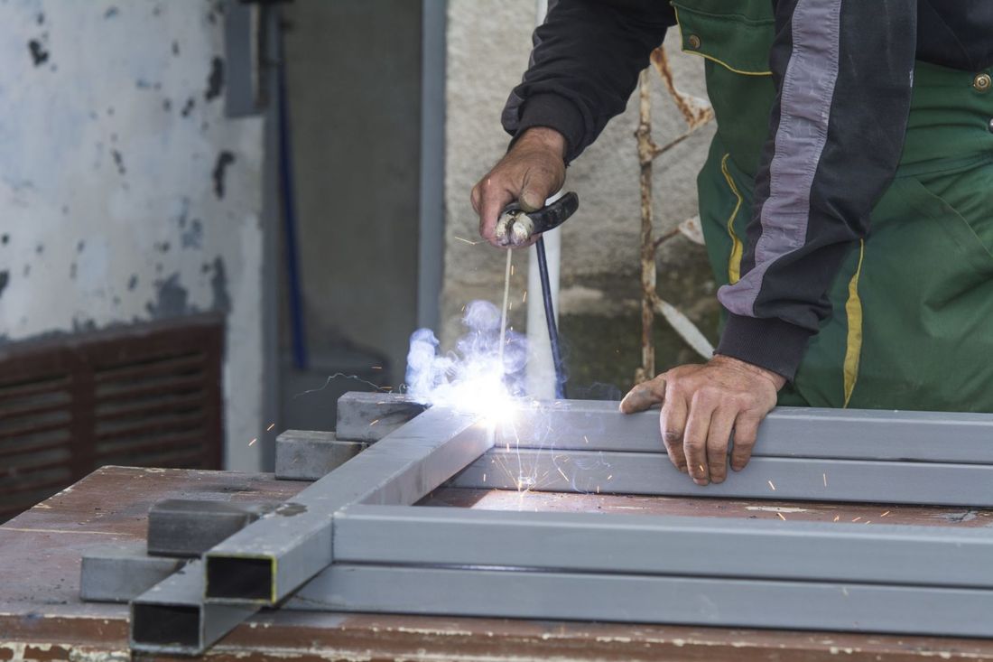 operazione di carpenteria