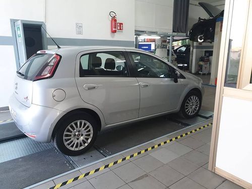 auto grigia