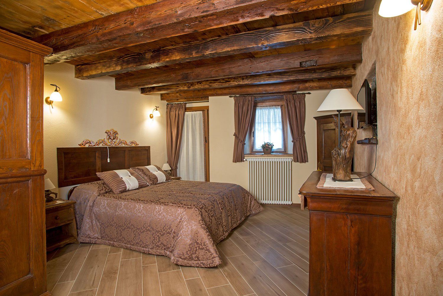 Biancheria da letto abbinata alle tende