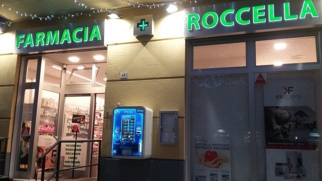 ingresso di una farmacia