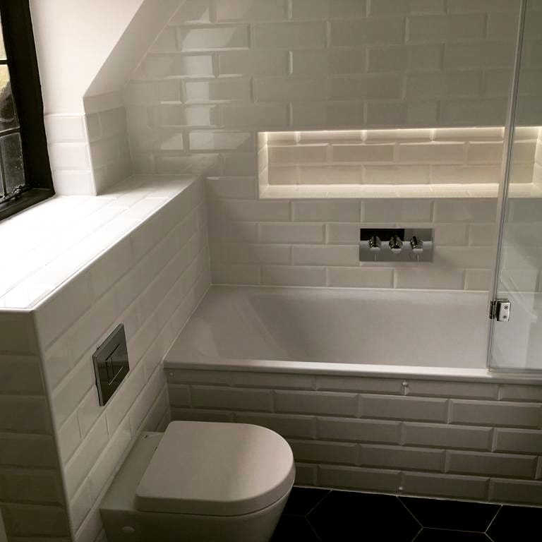 bathroom with bathtub