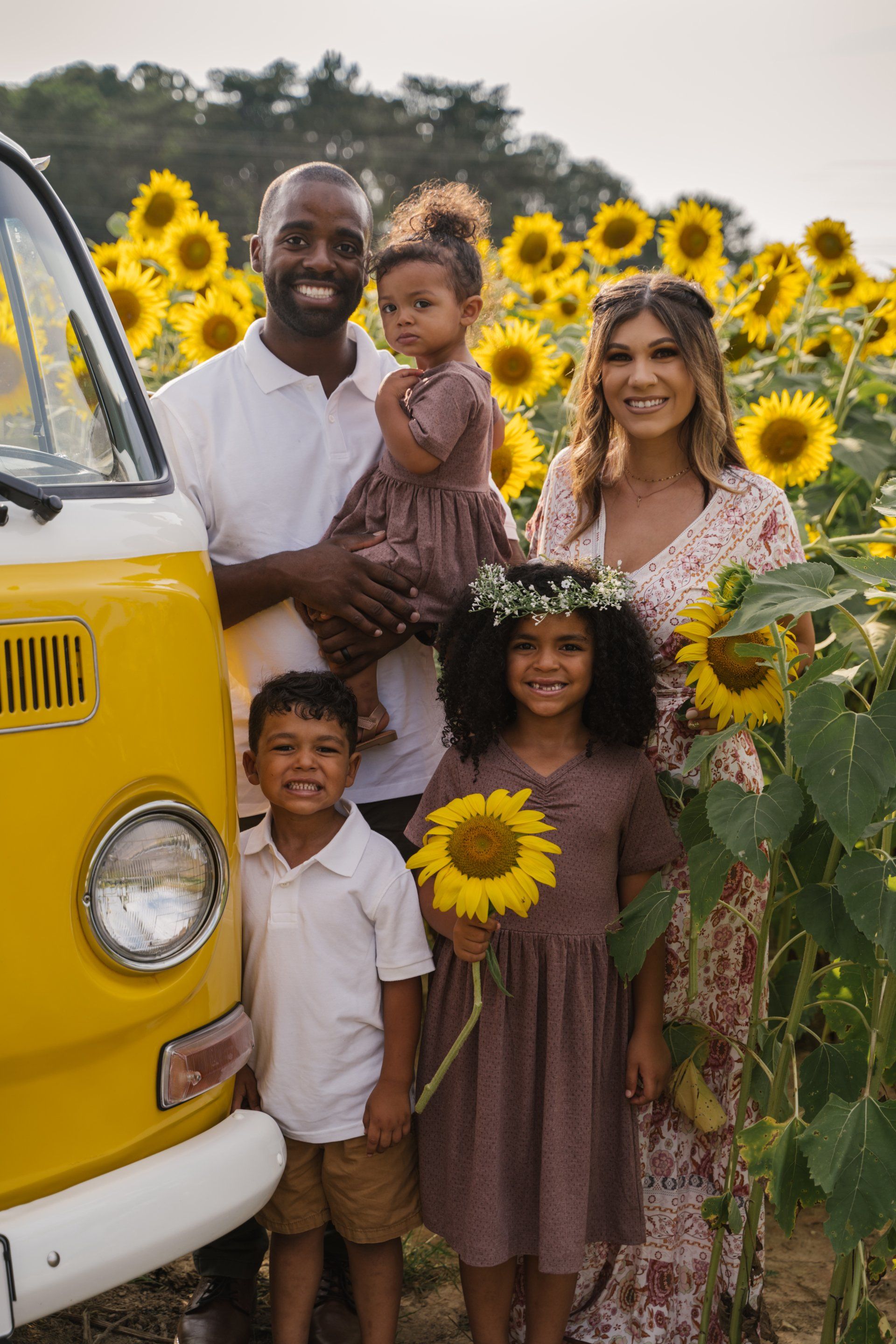 Family mini photo session with a yellow vw bus and a sunflower fieldin Tennessee