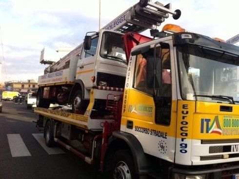 mezzo pesante per il soccorso stradale di camion e furgoni