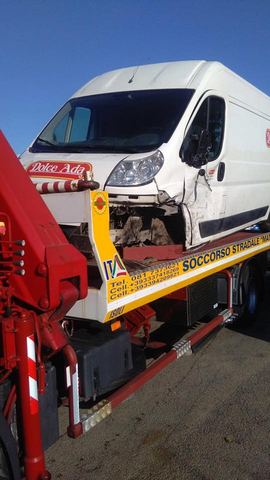 trasporto dal meccanico di un furgone incidentato