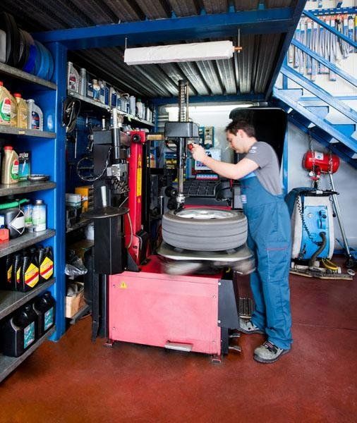 sistemazione ruota auto
