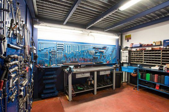 tavolo riparazione in officina