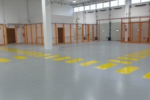 Segnaletica interna di un capannone