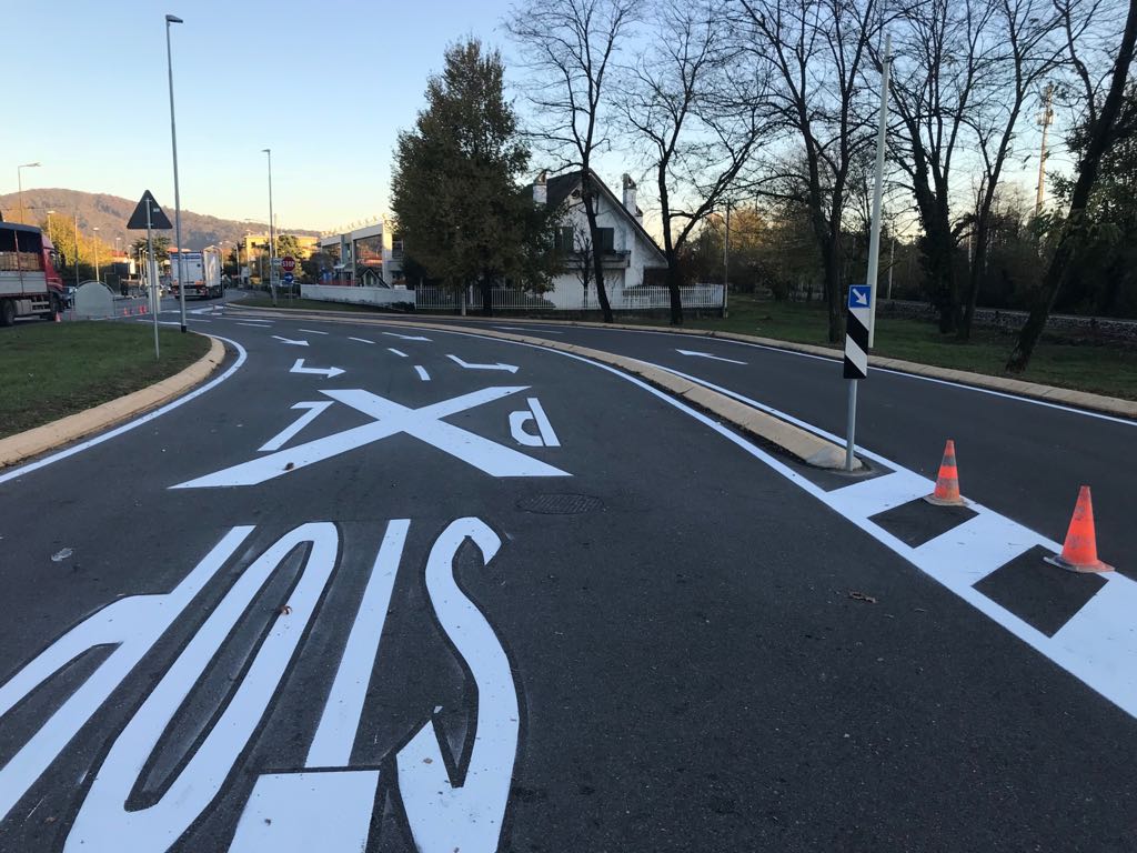 Segnale di STOP su strada