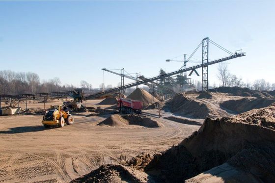 cantiere per l'estrazione e la produzione di aggregati per l'edilizia