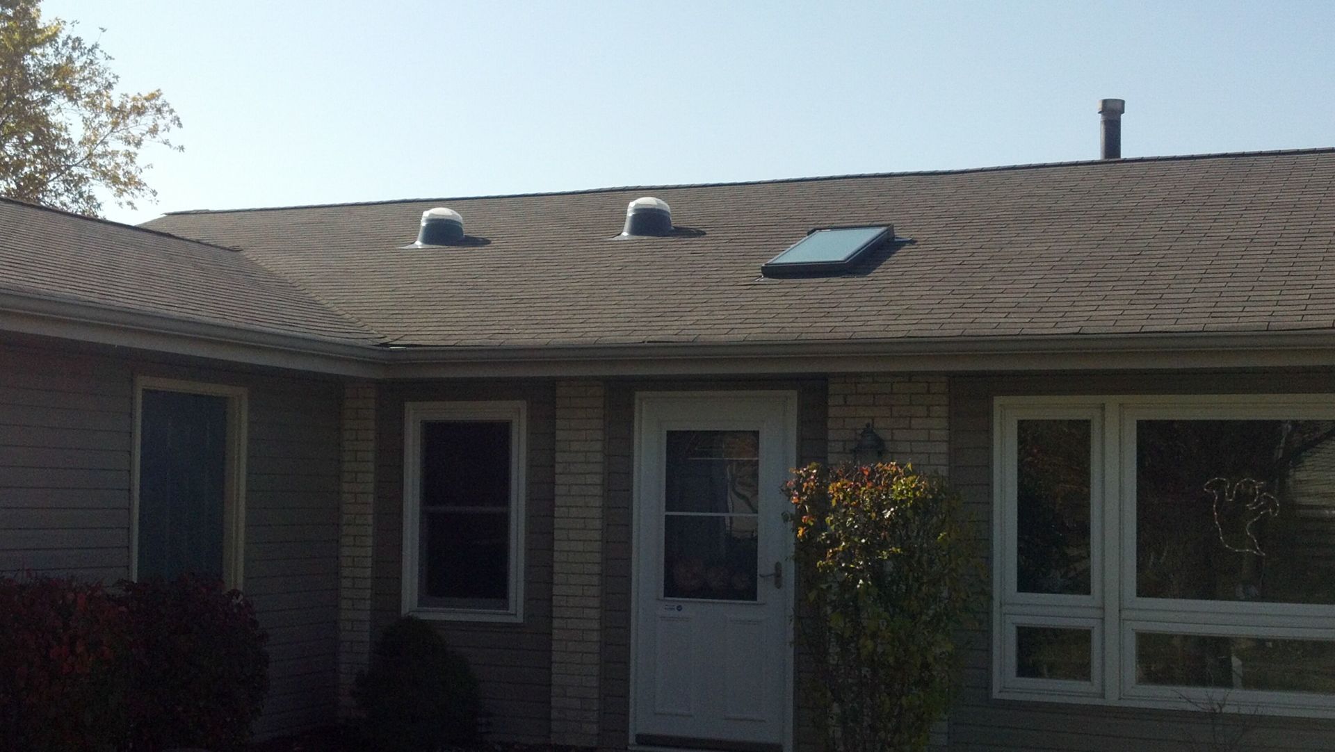 A house with a roof that has a skylight on it