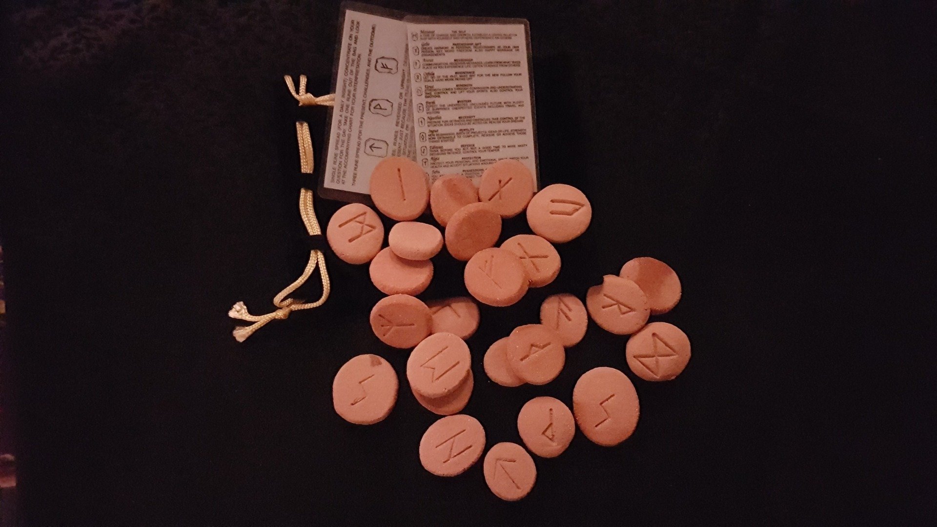 A bunch of coins with the letter r on them