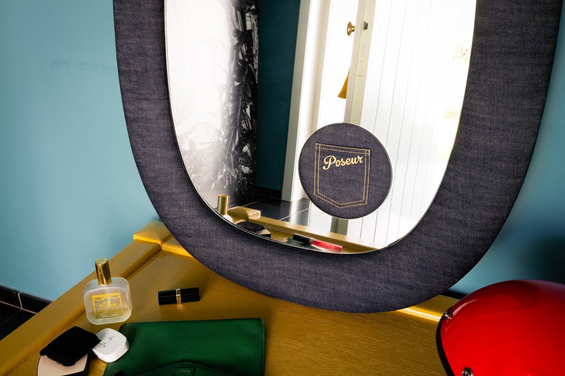Suchalike mirror Poseur