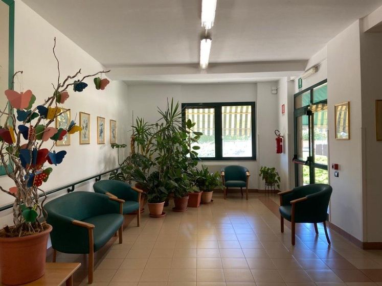 interni residenza con poltrone