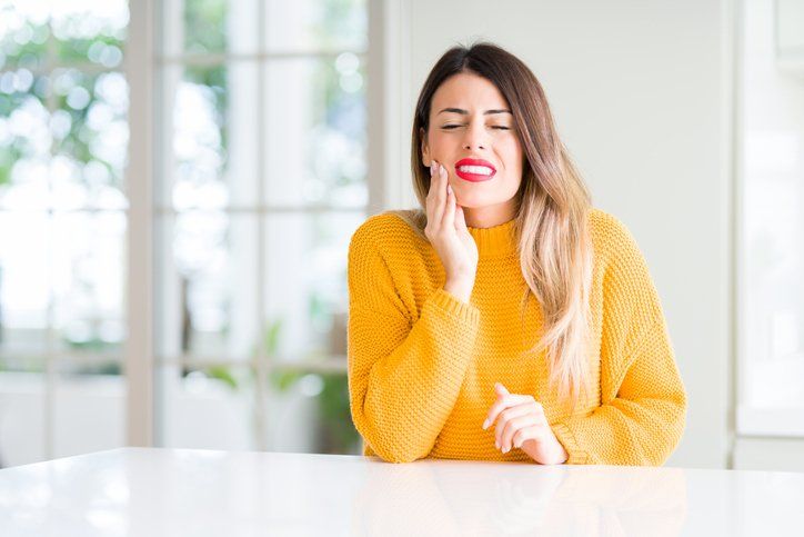 Woman Having a Toothache — Bloomingdale, IL — Dr Boyer & Scheive, DDS Woman Having a Toothache — Bloomingdale, IL — Dr Boyer & Scheive, DDS