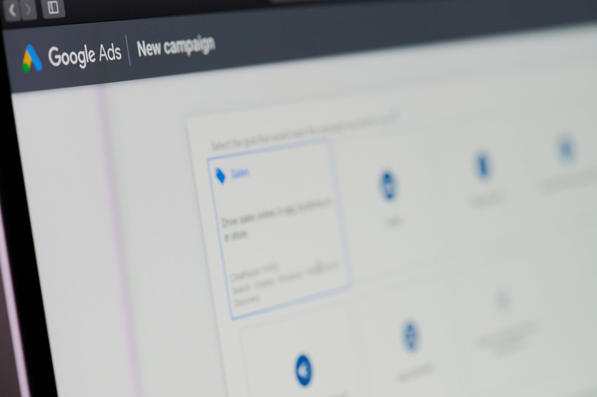 ppc manager setting up a new google ads campaign