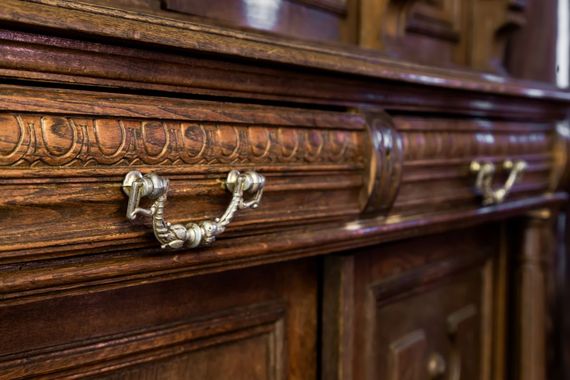 mobile in legno restaurato