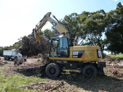 Excavating machinery