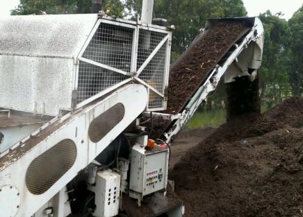 Dirt moving machine