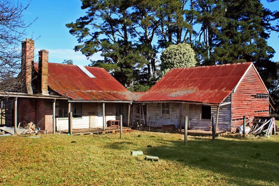 Red Roof House With Guest House Red Roof House With Guest House