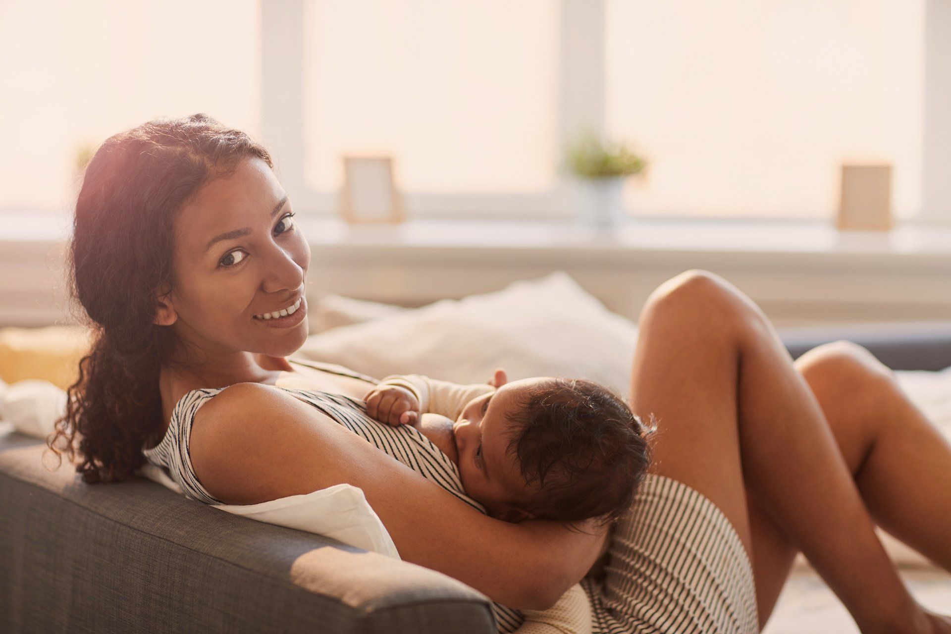 Allaiter, bébé, positions physiologiques, bouche, tête, sein