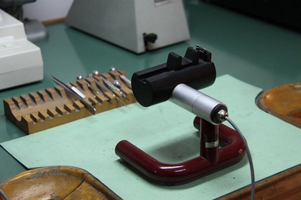 Attrezzature per riparazioni orologi