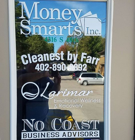 A sign that says money smarts inc. on it