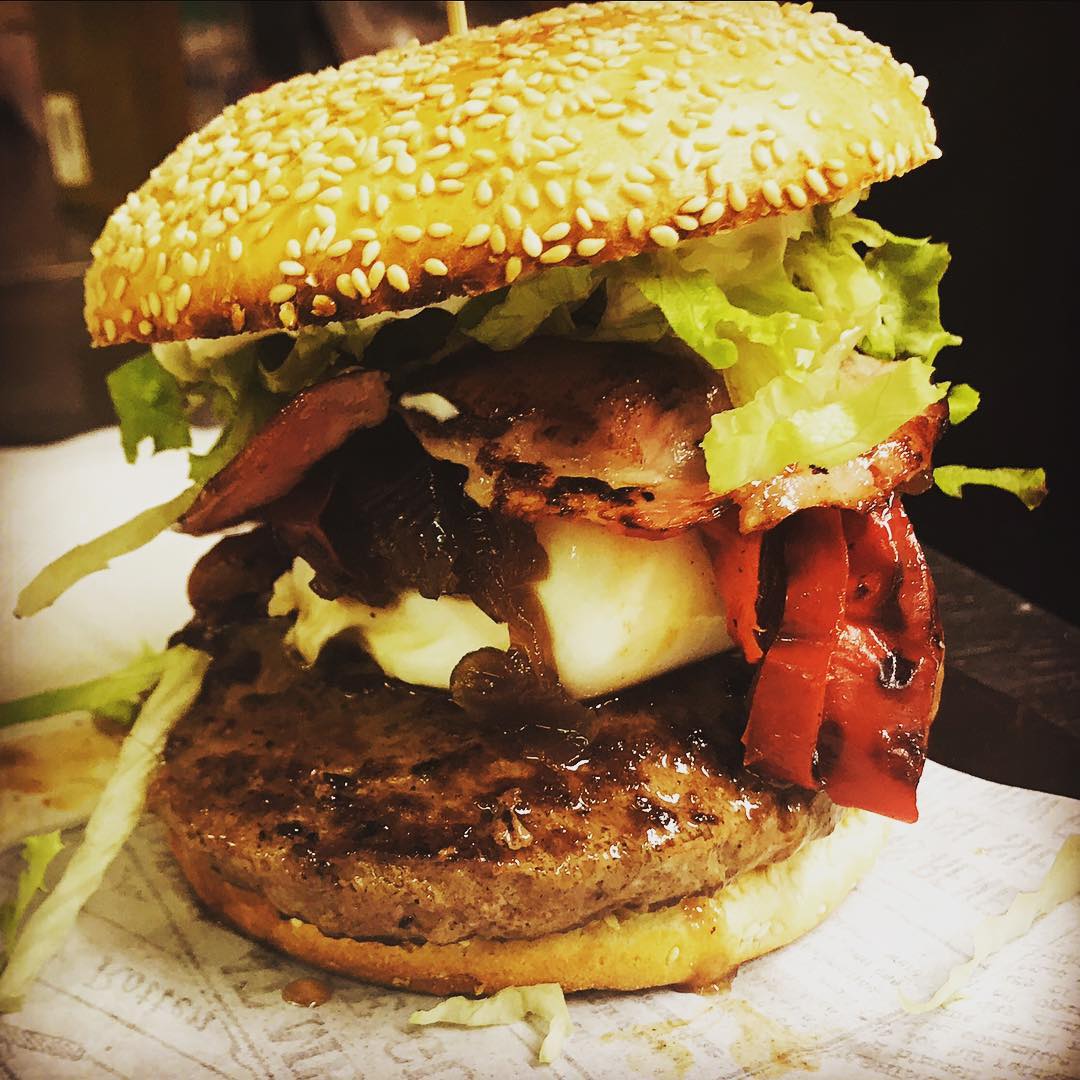 mega hamburger