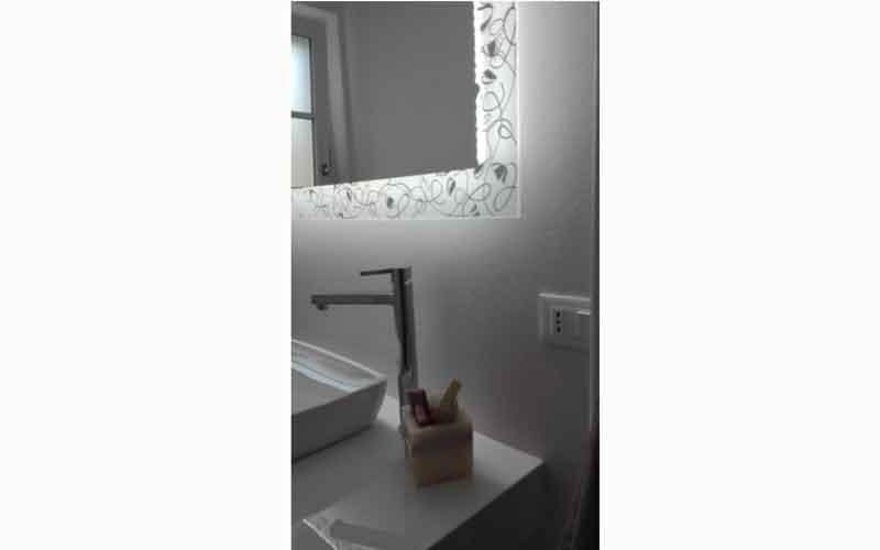 Vetro sabbiato per arredo bagno