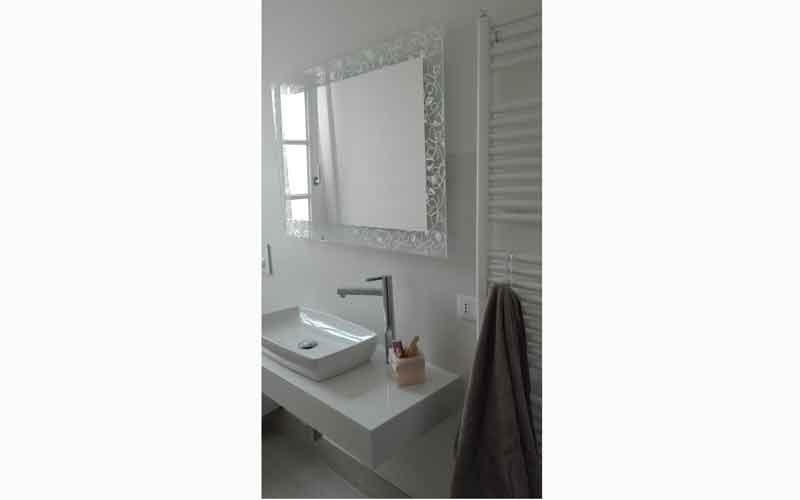 Specchio con vetro sabbiato per bagno