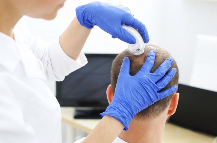 Trattamento dermatologico per capelli