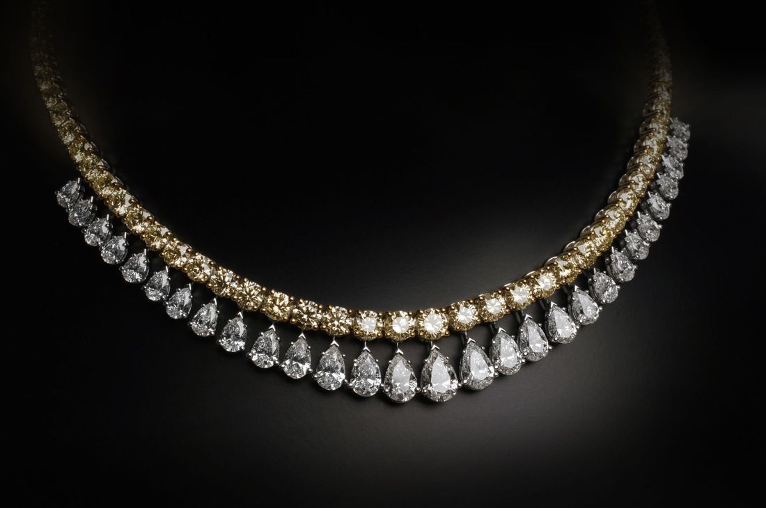 Collana con pietre preziose