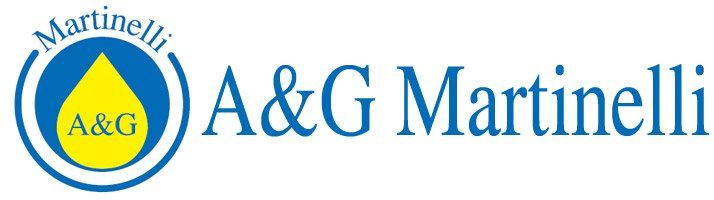 Logo di A&G Martinelli con un cerchio blu, una goccia gialla con A&G e il nome in blu.