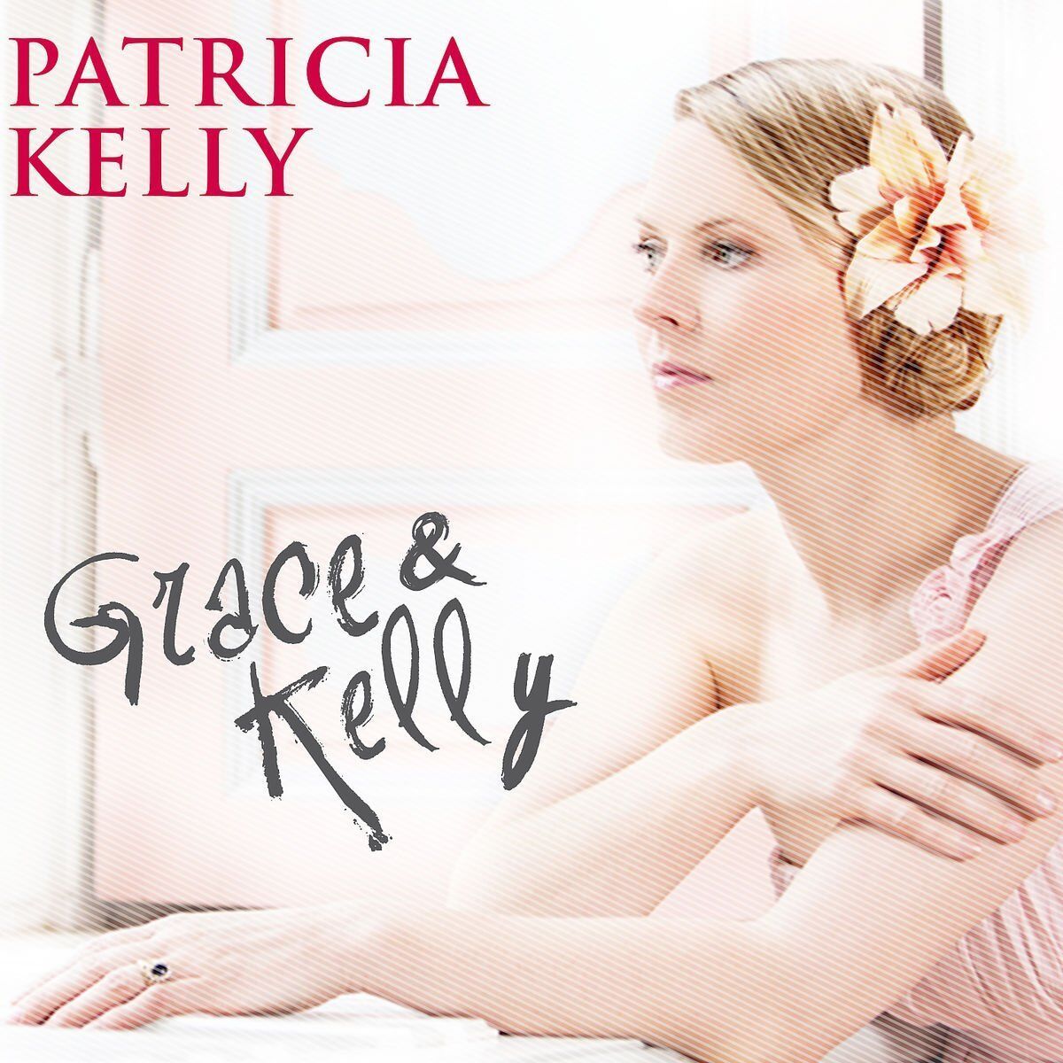 Ein Bild von Patricia Kelly mit einer Blume im Haar