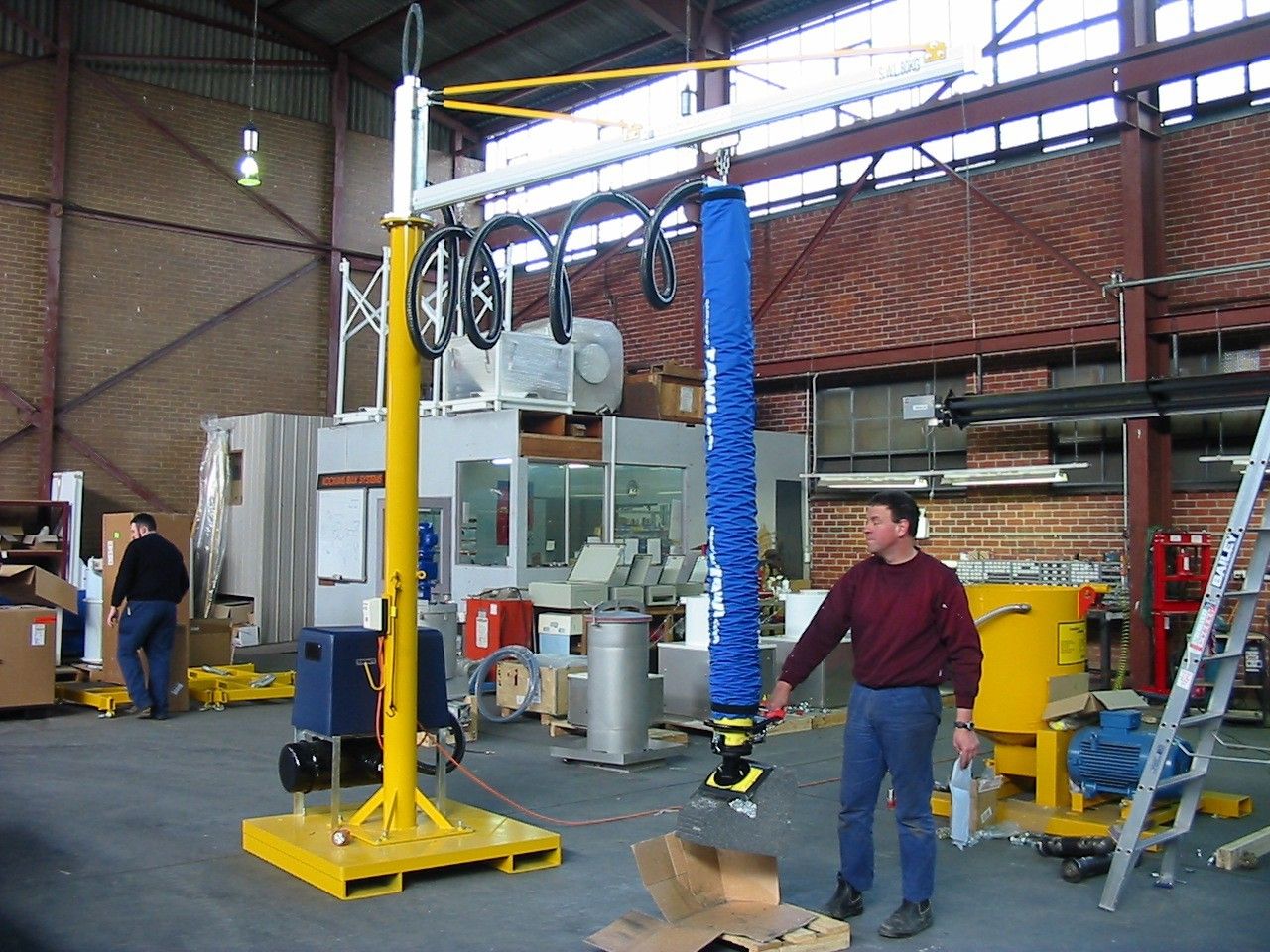 A vacuum lifting expert