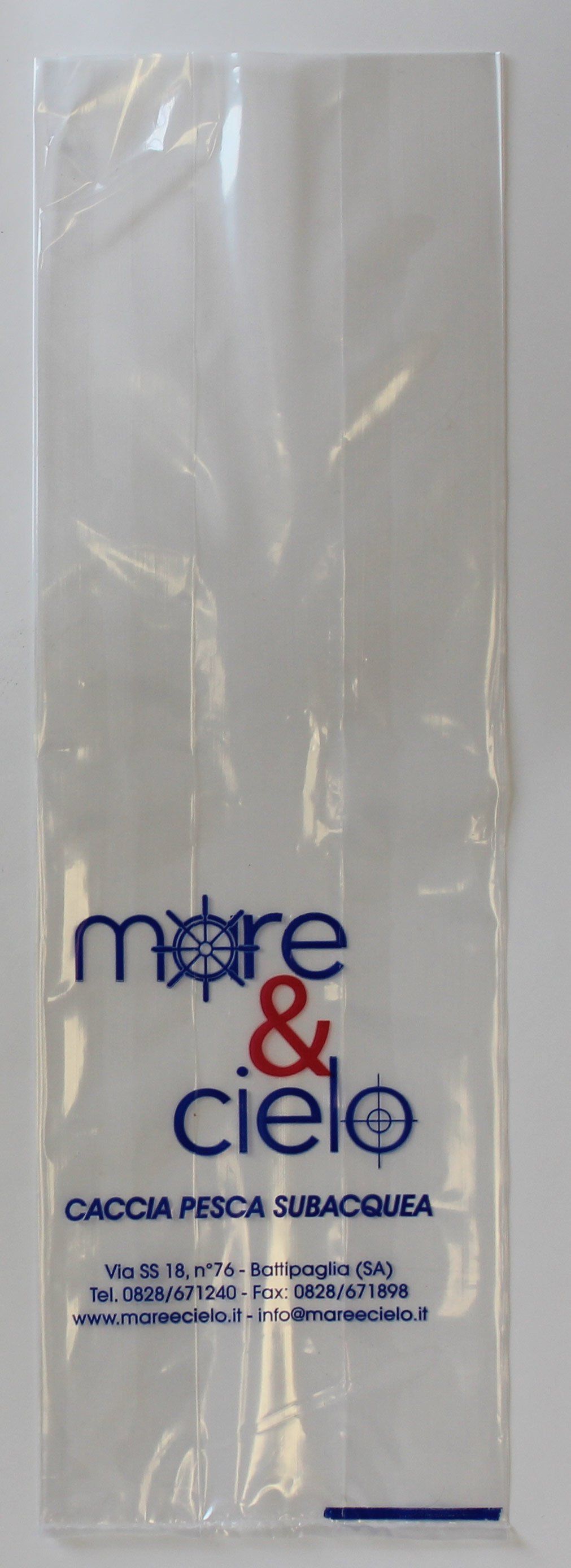 Un sacchetto di plastica trasparente con le parole mare e cielo sopra