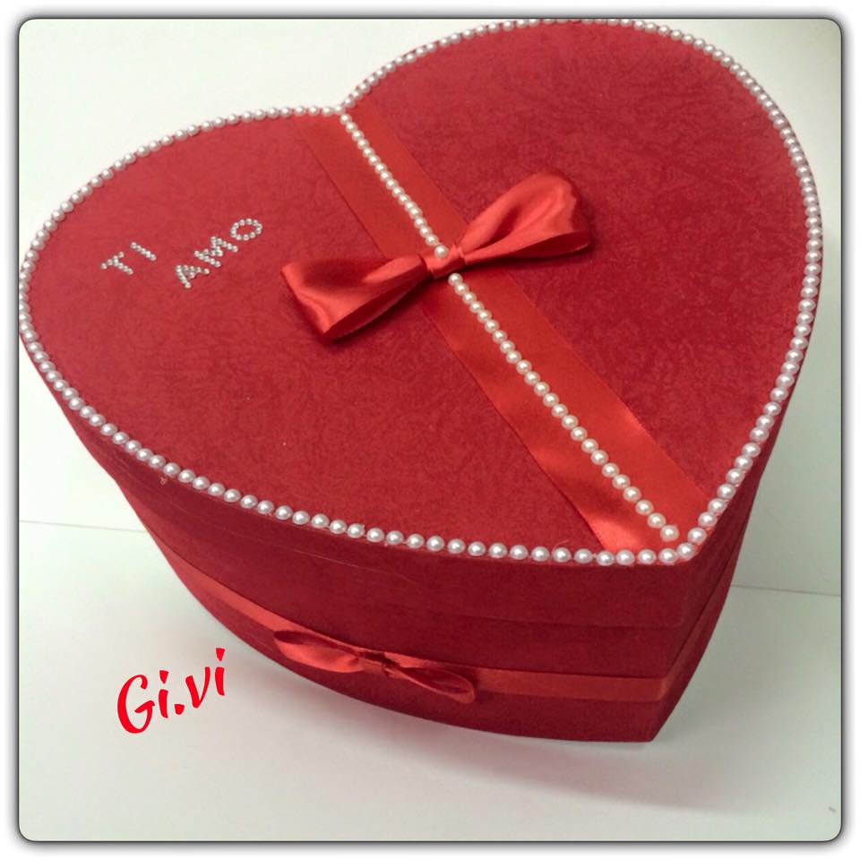 Scatola rossa a cuore