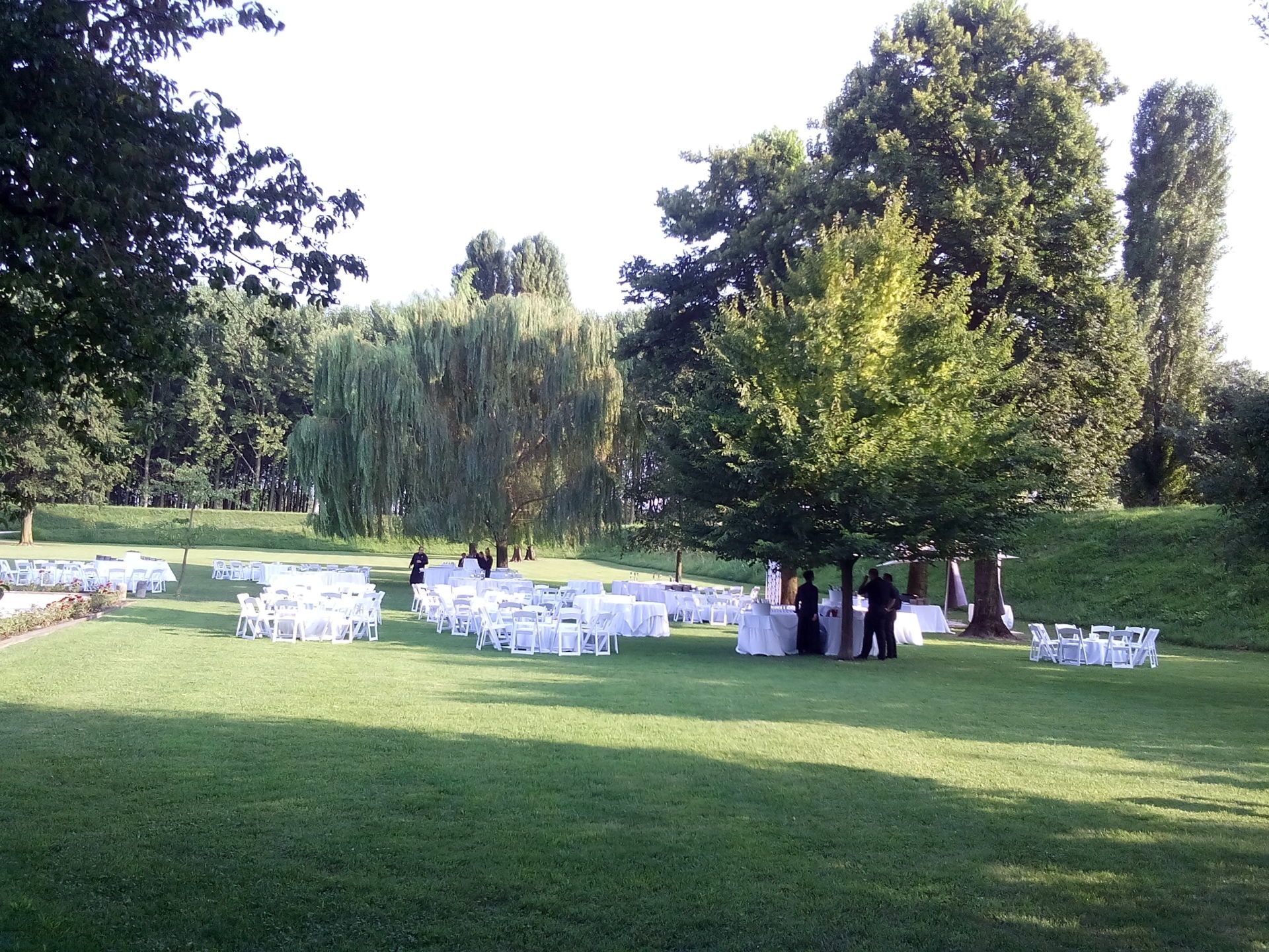matrimonio celebrato nella villa con giardino